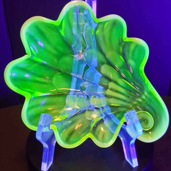 Duncan Miller art glass  Yellow Vaseline & Opalescent Scalloped Shell - Picture 6 of 9